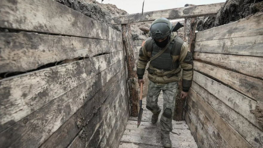 Tuyến phòng thủ kiên cố của Nga được bố trí các bãi mìn, chiến hào, hầm trú ẩn đan xen… tạo thành trận địa phòng ngự vững kiên cố. Mặc dù Mỹ và phương Tây vẫn tiếp tục hỗ trợ Ukraine một số loại vũ khí, trong đó có vũ khí tấn công tầm xa; nhưng không thể giúp Ukraine giành lại thế chủ động.