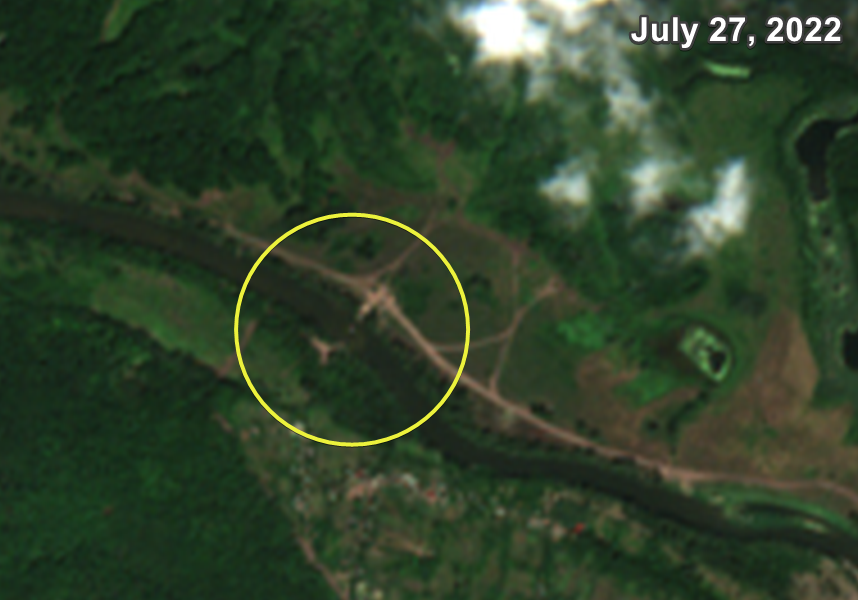 Mặc dù Quân đội Nga đã bắt đầu bắc cầu phao gần đó, nhưng vấn đề là khả năng chịu tải của cầu phao khác xa so với cầu Antonov, và nó dễ bị tấn công hơn, thậm chí một quả tên lửa cũng có thể phá hủy nó.