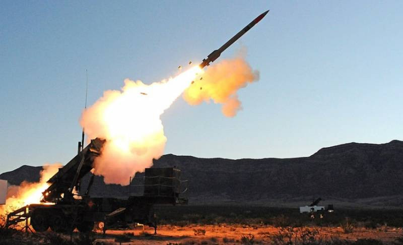 Khi toàn bộ đội hình tấn công của quân đội Ukraine bị tê liệt, pháo binh Nga bắt đầu bắn phá, đánh bại hoàn toàn đội hình tấn công của quân đội Ukraine. Lính Ukraine cho biết, hỏa lực pháo binh Nga cực kỳ dày đặc, đạn bắn dường như vô tận.