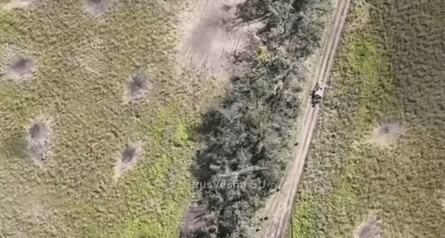 Ví dụ, khi quân đội Ukraine đột phá vào phía bắc của làng Staromayorske và chuẩn bị kéo cờ ở hội trường của làng, vừa quay xong video thì pháo binh của quân đội Nga ở hai bên liên tục nã đạn từ trên cao xuống; biến làng Staromayorske thành một chảo lửa. 