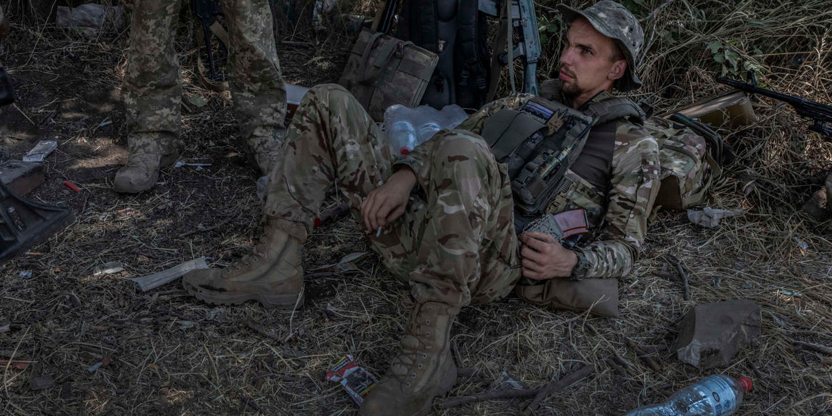 Hỏa lực pháo hạng nặng và các bãi mìn chống tăng tích hợp của Nga đã làm chậm bước tiến của quân Ukraine. Bây giờ có thể thấy rằng, quân đội Nga đã sử dụng thành thạo chiến thuật phòng thủ này, mức độ phối hợp binh chủng và phối hợp hỏa lực cực cao. Điều này phản ánh trình độ của quân đội Nga trong tác chiến phòng ngự.