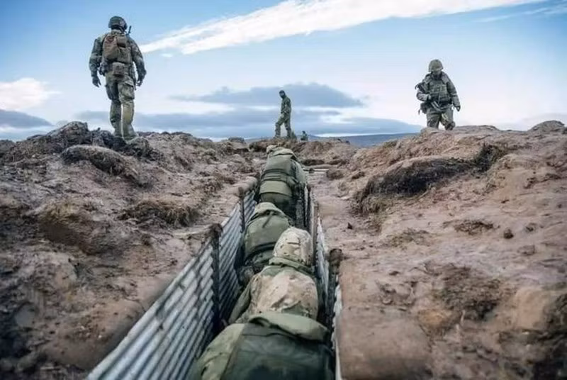 Ở những tiền đồn/ chốt canh này của Nga, đơn vị lớn nhất đến cấp đại đội, nhiệm vụ chính là chỉ mục tiêu cho pháo binh, cảnh báo động tĩnh, phát hiện hành tung, cũng như xác định hướng tấn công chính của quân Ukraine.