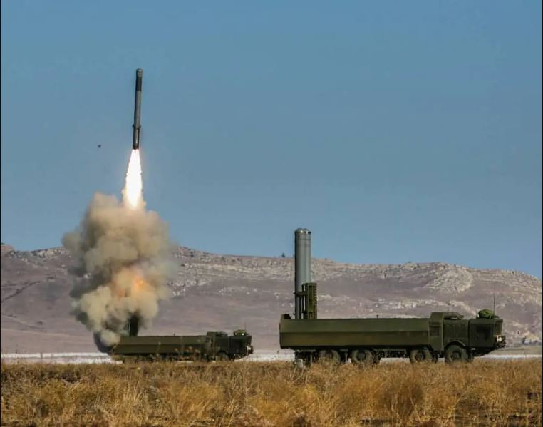 Theo Bộ Quốc phòng Anh, việc Nga sử dụng hệ thống phòng thủ bờ biển K-300 để phóng tên lửa siêu thanh Zircon sẽ gây thêm nhiều khó khăn cho Ukraine; đặc biệt là cho lực lượng phòng không Ukraine, do tốc độ và khả năng cơ động của tên lửa Zircon. 