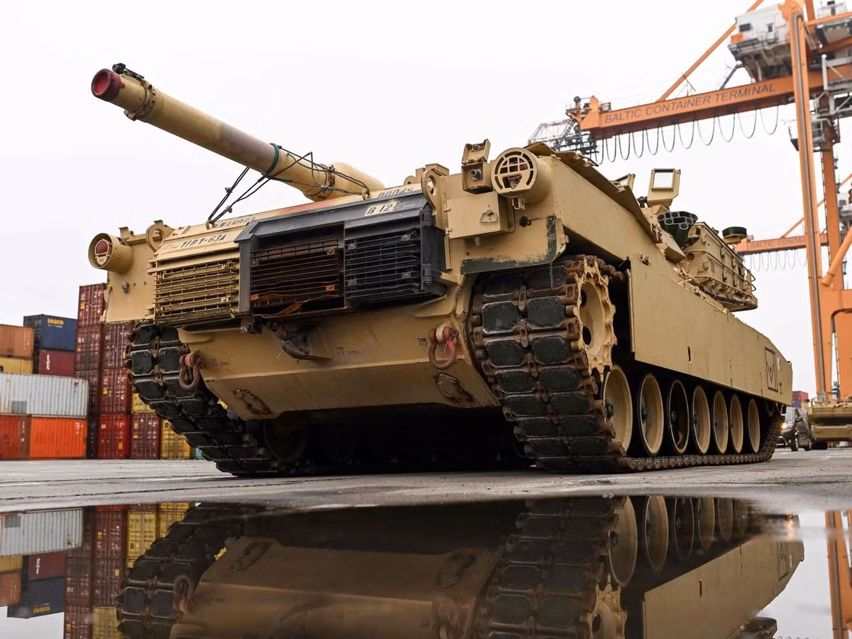 Số xe tăng M1 Abram của Mỹ đã đến Đức vào tháng 4 năm nay thông qua một công ty tư nhân, với mục đích ban đầu là để “huấn luyện” lính Ukraine sử dụng loại vũ khí này. Nhưng giới quan sát cho rằng, việc này chỉ như một cái cớ, để trì hoãn việc giao xe tăng M1 cho Ukraine của Mỹ. 