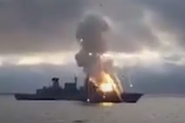 Trong khi đó, tàu trinh sát Pereyaslav của Hải quân Ukraine, đã bị phá hủy vài giờ trước, ở ngoài khơi bờ biển Ukraine. Con tàu đã bị đánh chìm gần biên giới Ukraine và Romania, trong khi số phận của thủy thủ đoàn tàu Pereyaslav vẫn chưa rõ.