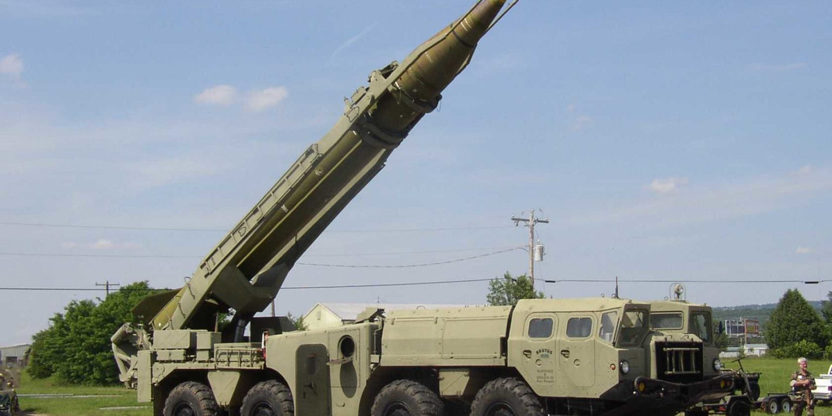 Iran là một trong những quốc gia đầu tiên sử dụng tên lửa đạn đạo trong thực chiến, nên họ có nhiều kinh nghiệm. Trong cuộc chiến tranh Iran-Iraq kéo dài trong thập niên 1980, cả Iran và Iraq đều sử dụng tên lửa đạn đạo SS-1B/C Scud và Frog-7 (9K52 Luna-M) do Liên Xô sản xuất.