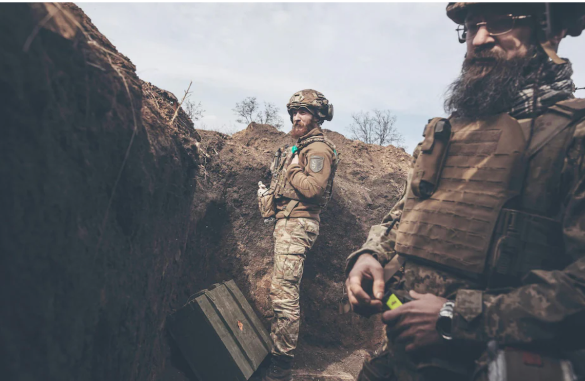 Trước những vấn đề trên, quân phòng thủ của Ukraine tại Avdeevka đã kiệt sức và thua xa quân Nga trong việc xây dựng chiến hào, điều này cũng gây thương vong đáng kể cho quân Ukraine, mỗi khi bị quân Nga tấn công.