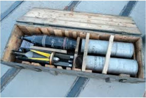 D-30 sử dụng đạn chống tăng dạng nổ lõm, có tổng trọng lượng 21,58 kg, sơ tốc đầu nòng 740 mét/giây, tầm bắn thẳng 879 mét, độ xuyên giáp 460 mm. Loại đạn tăng tầm sử dụng động cơ rocket, có tổng trọng lượng của đạn là 21,76 kg và tầm bắn tối đa có thể đạt tới 21,9 km.