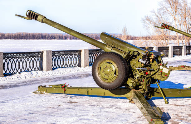 Trong quá trình chiến đấu, ba càng pháo D-30 được mở ra ở góc 120 độ và được cố định xuống mặt đất bằng cọc sắt. Khi hành quân, hai càng di động phía sau được gấp lại. Với thiết kế như vậy, tổng chiều dài hành quân của pháo D-30 được rút ngắn đáng kể, bán kính quay vòng cũng giảm. 