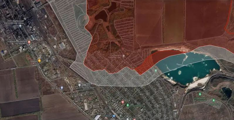Tất nhiên, vị trí ngoại vi phía nam Avdiivka vẫn chưa bị quân Nga chiếm hoàn toàn, quân Ukraine vẫn bám chặt ở đây, nhưng việc phòng thủ trở nên rất khó khăn; bởi vì Quân đội Nga đã chiếm được Hồ Xanh ở khu vực Mỏ cát ở khu vực đông bắc Avdiivka.