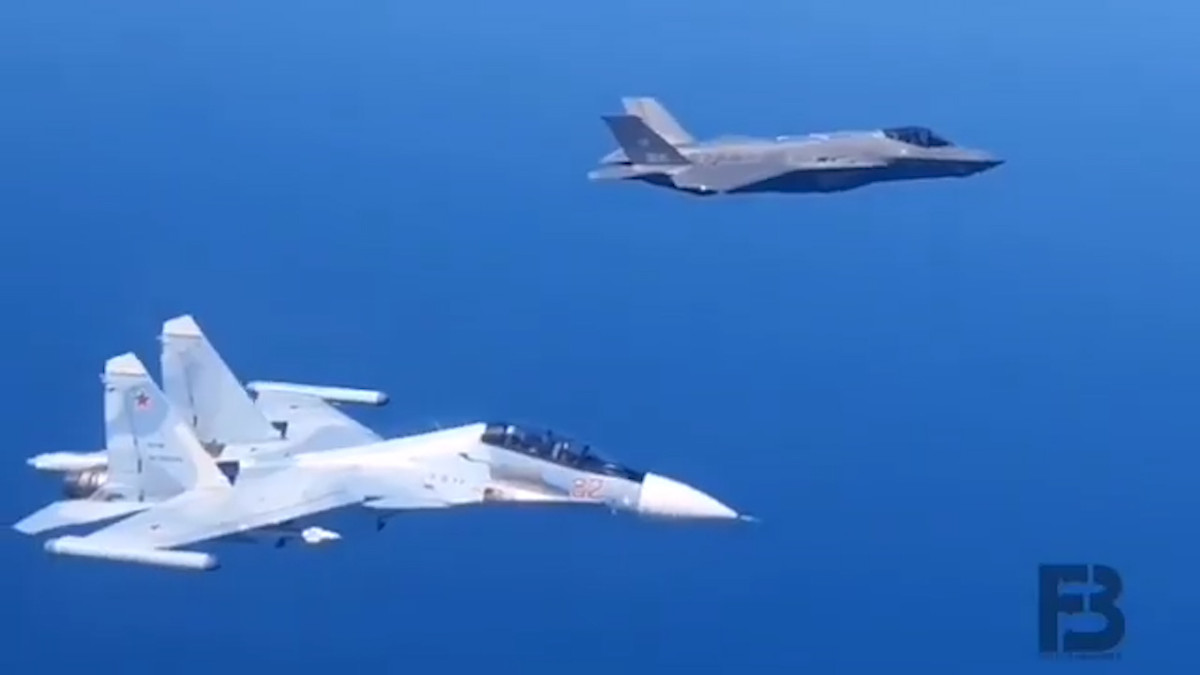 Chỉ tính riêng trong năm nay, các máy bay chiến đấu Su-30SM và Su-35S của Nga đã chứng tỏ ưu thế vượt trội so với các máy bay chiến đấu F-35 và F-22; khi nhiều lần khóa và áp sát những chiến đấu cơ này.