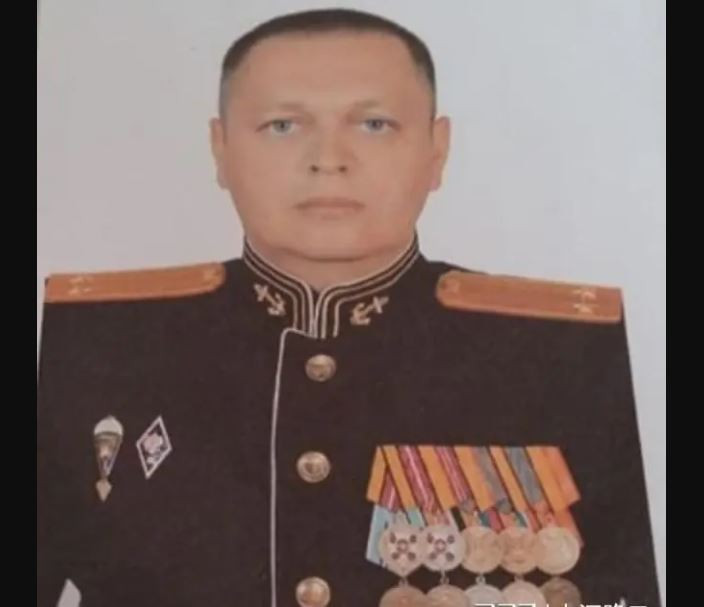 18. Theo trang Forbes, sau khi UAV trinh sát của Ukraine phát hiện cuộc tập kết, 2 quả tên lửa dẫn đường GPS M31 đã được bắn đi, mỗi quả chứa 182.000 viên bi bằng thép vonfram xuống khu vực tập trung, khiến 19 người (trong đó có phó chỉ huy lữ đoàn) thiệt mạng và 12 người (trong đó có chỉ huy lữ đoàn) bị thương. 