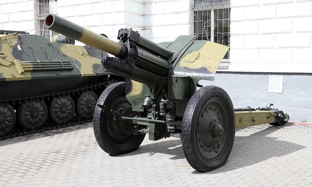 Kế hoạch này được duyệt năm 1932 và được đặt tên là lựu pháo 122mm M30 (122 mm là cỡ đạn, M30 là năm khởi nguồn nghiên cứu). Loại pháo lựu M30 có chiều dài nòng bằng 23 lần đường kính đạn (khoảng 2,8 mét), góc tầm từ 7° đến 64°; tổng trọng lượng chiến đấu 2,45 tấn và trọng lượng hành quân 2,8 tấn. 