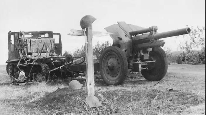 Vào giữa thập niên 1930, Liên Xô đã cân nhắc việc chuyển sang sử dụng pháo 105mm phổ biến như ở các nước khác. Đạn nhỏ hơn có nghĩa là pháo có thể nhẹ hơn, triển khai linh hoạt hơn, nhưng mặt khác cũng kém uy lực hơn, do đó quân đội Liên Xô “dao động” giữa cỡ nòng 105 mm và cỡ nòng 122 mm. 