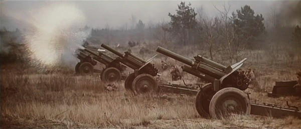 Giống như Quân đội Liên Xô, pháo lựu M30 được trang bị trong trung đoàn pháo binh của sư đoàn bộ binh và là loại hỏa lực pháo binh chiến thuật chủ yếu của QĐND Việt Nam, trong cuộc kháng chiến chống Mỹ cứu nước.