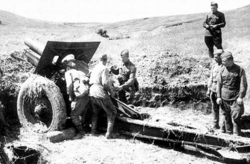 Pháo M30 có thể bắn nhiều loại đạn, như đạn nổ phá phân mảnh chống bộ binh; đạn nổ dùng để phá hủy công sự; đạn cháy; đạn khói, đạn chiếu sáng, đạn hóa học và đạn truyền đơn… Tổng trọng lượng đạn nặng 21,8 kg, trong đó đầu đạn là 16 kg.