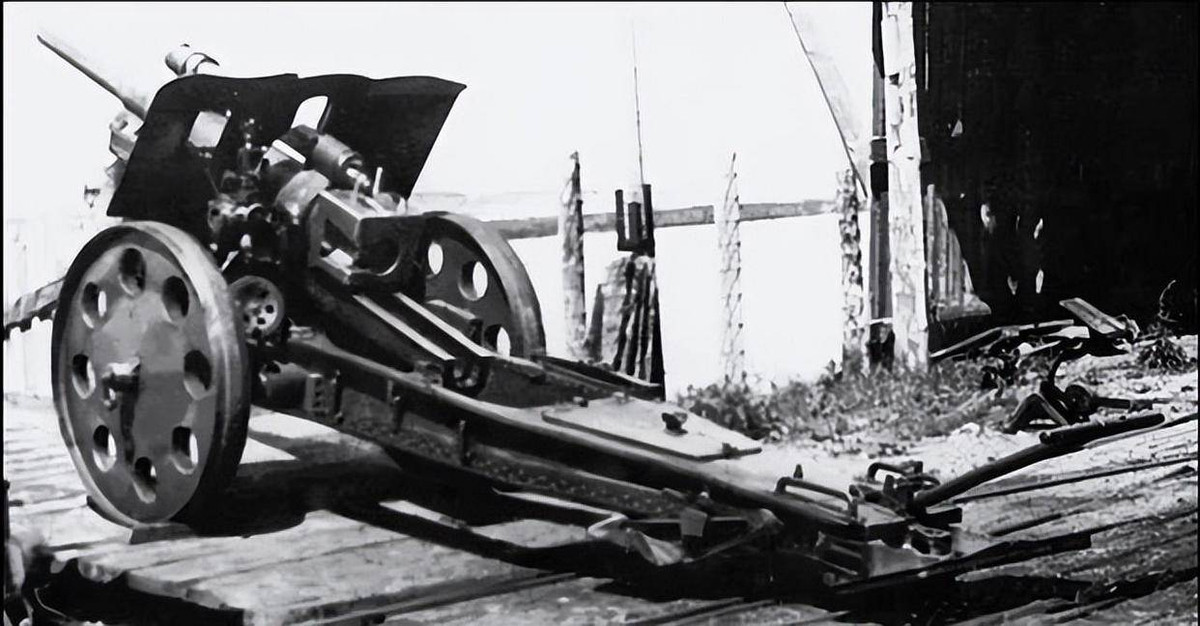 Năm 1930, công cuộc nghiên cứu và phát triển pháo binh do Liên Xô và Đức phối hợp thực hiện đã đạt được những kết quả bước đầu; một loại lựu pháo bắn đạn có đường kính cỡ 122 mm đã ra đời. 