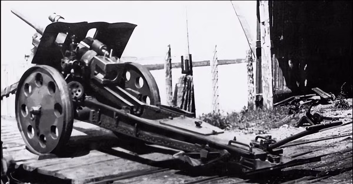 Năm 1930, công cuộc nghiên cứu và phát triển pháo binh do Liên Xô và Đức phối hợp thực hiện đã đạt được những kết quả bước đầu; một loại lựu pháo bắn đạn có đường kính cỡ 122 mm đã ra đời. 