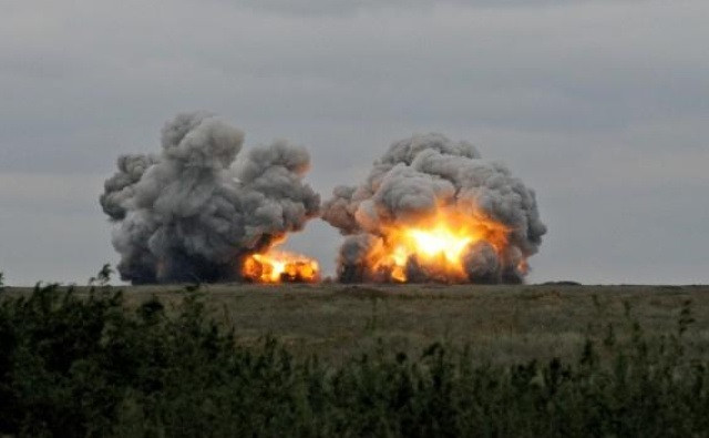 Để đảm bảo an toàn cho cuộc hành quân, quân đội Nga còn sử dụng các loại vũ khí nhiệt áp có sức sát thương cực lớn. Sau vụ nổ của vũ khí nhiệt áp, tất cả số binh lính Ukraine ẩn náu trong chiến hào hoặc các boongke khác không thể trốn thoát; ngoài ra vũ khí và thiết bị do NATO viện trợ đều bị hỏa lực pháo binh phá hủy.