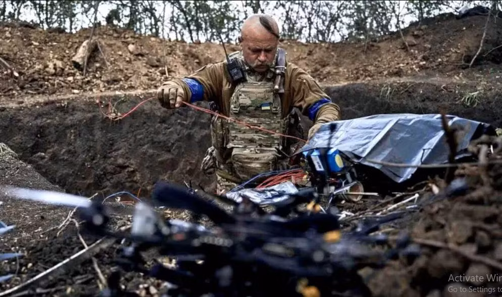 Rõ ràng Bộ Tổng tham mưu Quân đội Ukraine đã ý thức được tầm quan trong của Chasov Yar và tập trung về đây hơn 10 lữ đoàn quân chính quy. Hơn nữa phòng tuyến này với đặc điểm tự nhiên là đồi núi, rừng, sông ngòi xen kẽ, nên địa hình rất phức tạp. Hơn nữa, tuyến phòng thủ của Quân đội Ukraine đã hoạt động từ lâu, nên có lợi thế trong phòng thủ.