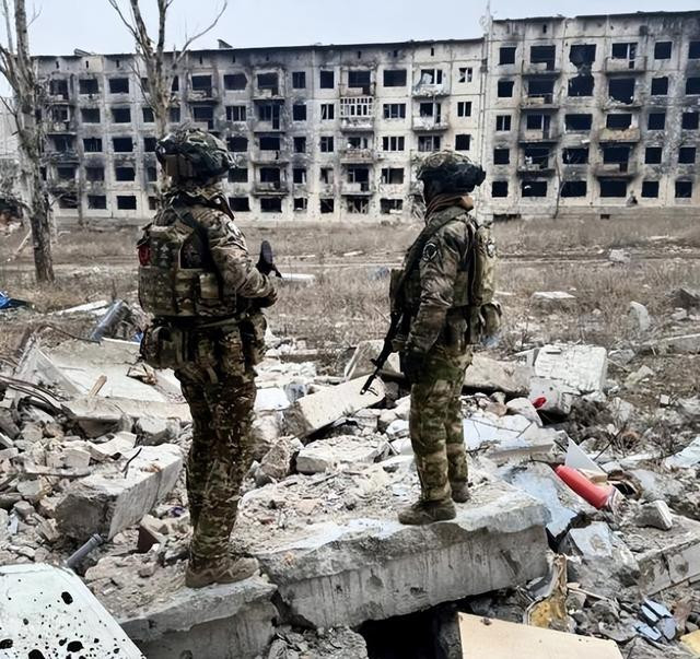 Trước tình hình như vậy, Quân đội Ukraine đã buộc phải điều Lữ đoàn bộ binh cơ giới số 42, Lữ đoàn xung kích số 92 và một phần Lữ đoàn bộ binh cơ giới số 93 từ Chasov Yar về tăng cường cho Kharkov.