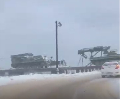 Vậy đây là thiết bị quân sự gì mà khiến lực lượng Quân đội Ukraine phải lo lắng? Hóa ra đó là những khí tài công binh, có khả năng đột phá qua các chướng ngại vật tự nhiên và nhân tạo như bãi mìn, hàng rào dây thép gai...