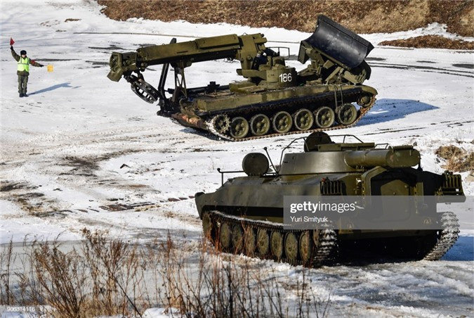 Xét đến thời điểm hiện tại, đã có hơn một nghìn đơn vị thiết bị quân sự của Quân đội Nga ở gần biên giới Ukraine; sự xuất hiện của các thiết bị công binh ở khu vực này, đã gây ra sự hoảng loạn nghiêm trọng trong giới chỉ huy Quân đội Ukraine.