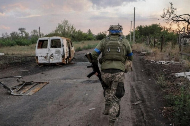 Bộ Tổng tham mưu Quân đội Ukraine đã phải dồn một số lữ đoàn, để thực hiện đột phá vào khu vực Kursk. Nhìn vẻ ngoài, có vẻ Quân đội Ukraine có vẻ như rất chủ động, nhưng trên thực tế, họ cũng đã huy động toàn bộ quân và chắc chắn sẽ có rất nhiều khoảng trống.