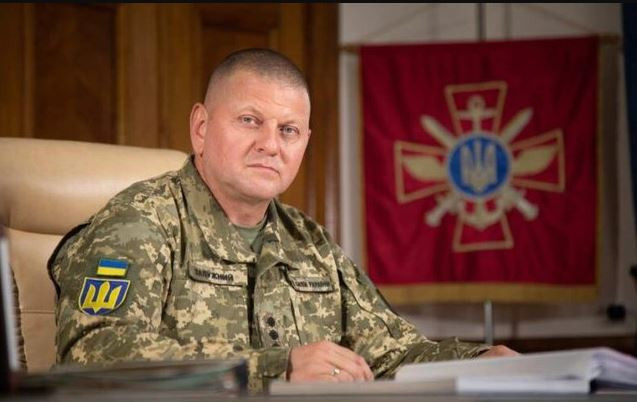 Tướng Zaluzhny cũng phân tích sâu về bản chất của cuộc khủng hoảng Ukraine, tin rằng do sử dụng nhiều UAV, nên cả Nga và Ukraine đều có khả năng nhận thức tình huống, đồng nghĩa với việc khó có thể tập trung lực lượng một cách bí mật.