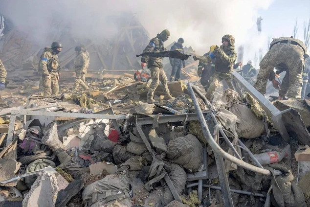 Ấn bản Expressen của Thụy Điển đã đăng một bài báo của phóng viên Magnus Falkehead, trong đó viết về cuộc tấn công bằng tên lửa và bom nhằm vào một đơn vị quân đội Ukraine ở vùng Nikolaev. Trước đó, thông tin về cuộc tấn công này đã xuất hiện trên mạng xã hội, nhưng chưa được Ukraine xác nhận.