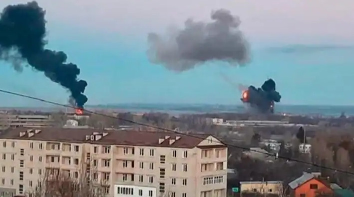 Hiện Quân đội Nga đang tăng cường sử dụng vũ khí chính xác cao, để đẩy nhanh phá hủy cơ sở hạ tầng quân sự Ukraine, đặc biệt là các kho chứa vũ khí (nhất là vũ khí viện trợ của phương Tây), sân bay, các trung tâm thông tin và cả các nhà máy sản xuất và sửa chữa vũ khí.