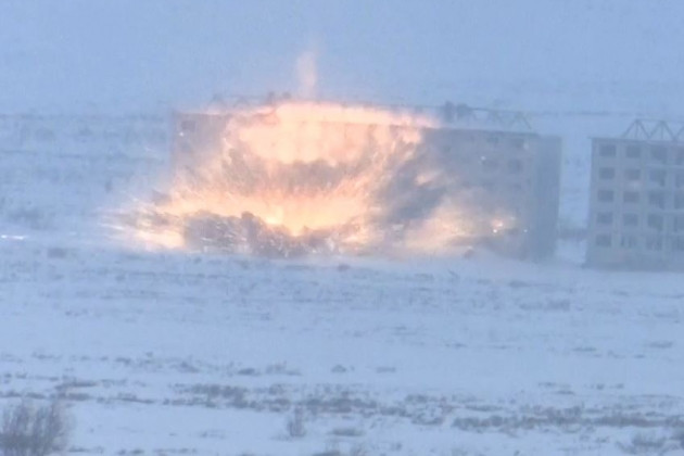 Còn theo truyền thông Ukraine, Bộ Tổng tham mưu Ukraine cho biết, hiện chưa rõ, liệu có quân nhân Ukraine nào, ở trong các nhà kho dưới lòng đất tại Delyatyn, vào thời điểm Không quân Nga tấn công bằng tên lửa siêu thanh Kinzhal vào nhà kho đó hay không?