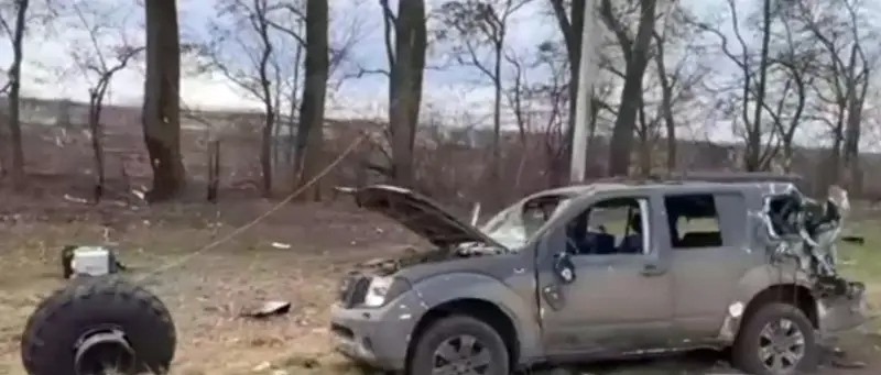 Đoạn video cho thấy những chiếc xe dân sự bị hư hỏng và cháy rụi, trong khi xác xe tăng, xe chiến đấu bộ binh cùng các phương tiện bọc thép khác, của AFU nằm la liệt 2 bên đường. Có thể nhìn thấy các phương tiện được sơn ký hiệu tam giác màu trắng, cách mà Ukraine đánh dấu phương tiện tham gia tấn công lãnh thổ Nga từ tháng 8 năm ngoái.