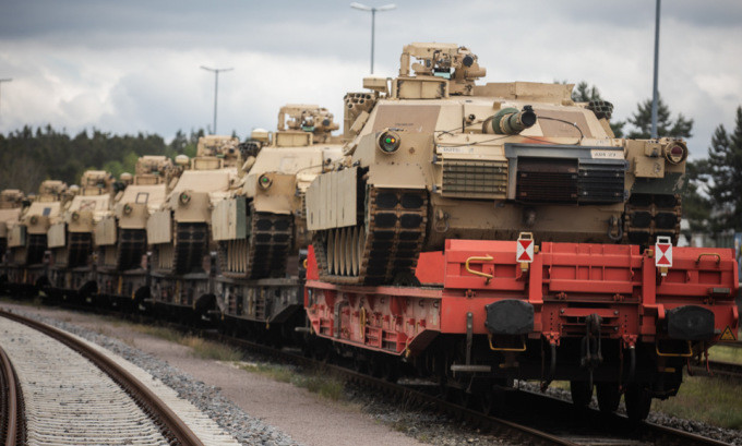 Nhưng việc Ukraine nhận số xe tăng M1A1 Abrams cũng chưa phải là điều quá mừng; thứ nhất, số 31 chiếc M1A1 Abrams mà Mỹ hứa viện trợ cho Ukraine, chỉ đủ trang bị cho 1 tiểu đoàn tăng của một lữ đoàn bộ binh cơ giới. Đây không phải là số lượng quá lớn, nên không đủ tạo thành sự khác biệt.