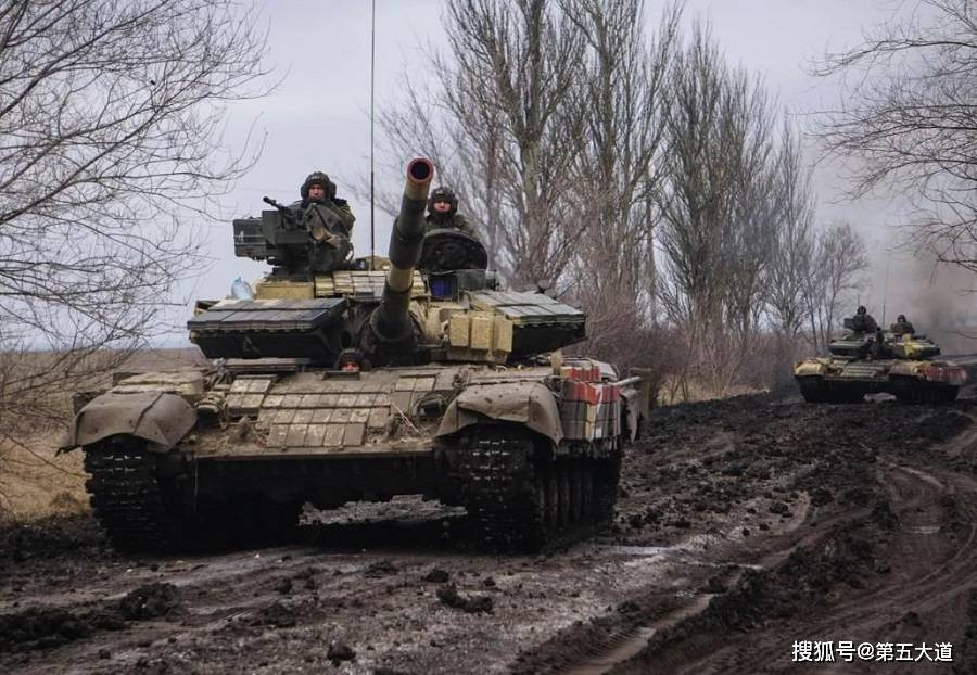 Nga tang cuong tan cong Kherson, Ukraine dung dai phao dap tra