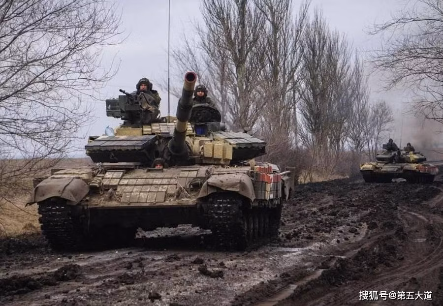 Nga tang cuong tan cong Kherson, Ukraine dung dai phao dap tra