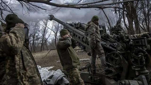 Hiện tại Quân đội Ukraine đang sử dụng pháo binh đặc biệt dữ dội, cố gắng ngăn chặn cuộc phản công của lính đánh thuê Nga, nhằm đẩy lực lượng này trở lại vị trí ban đầu và tiến hành phản công; đặc biệt là trên hướng nam của thành phố.