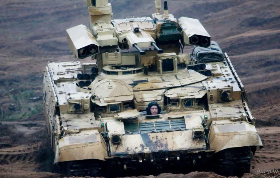 Xe hỗ trợ xe tăng là loại phương tiện chiến đấu mới do Nga tiên phong phát triển; ý tưởng phát triển sớm nhất xuất hiện vào giữa những năm 1980, khi Cục thiết kế GSKB-2 của Nhà máy máy kéo Chelyabinsk phát triển BMPT trên cơ sở xe chiến đấu chủ lực T-72. 