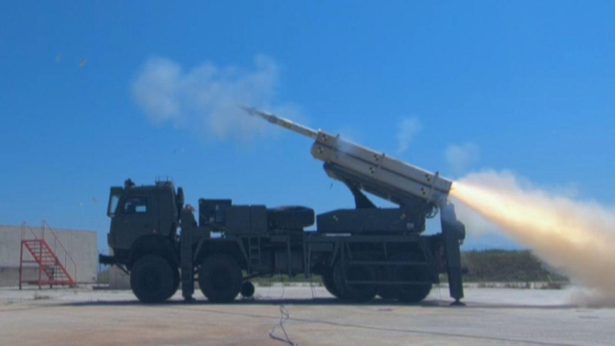 Một xe chiến đấu TRLG-230 có 6 ống phóng đạn, vì vậy ngay cả khi Thổ Nhĩ Kỳ chuyển 200 quả đạn pháo, thì Quân đội Ukraine cũng không thể sử dụng được trong một thời gian dài và số lượng xe phóng được giao cũng hạn chế, chắc chỉ có khoảng bốn đến năm xe.