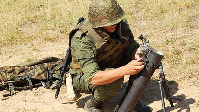 Ngoài ra, loại cối “câm” Seagull chỉ nặng 13 kg, thao tác cũng rất đơn giản, sử dụng chỉ cần hai binh sĩ; nếu di chuyển vị trí, thì sau khi tháo rời, một người có thể mang vác trên lưng. Vì vậy lực lượng đặc nhiệm Nga sử dụng nó khi tiến hành các hoạt động đặc biệt, thậm chí trong phản đối phương phục kích.