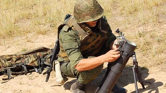 Ngoài ra, loại cối “câm” Seagull chỉ nặng 13 kg, thao tác cũng rất đơn giản, sử dụng chỉ cần hai binh sĩ; nếu di chuyển vị trí, thì sau khi tháo rời, một người có thể mang vác trên lưng. Vì vậy lực lượng đặc nhiệm Nga sử dụng nó khi tiến hành các hoạt động đặc biệt, thậm chí trong phản đối phương phục kích.