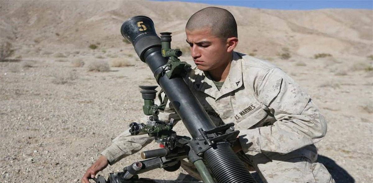 Súng cối 60-82mm được tính là loại hỏa khí đi cùng, có nhiệm vụ yểm trợ hỏa lực trực tiếp cho bộ binh chiến đấu, tầm bắn của nó đảm nhiệm từ khoảng cách súng phóng lựu cá nhân đến súng cối cỡ nòng 100mm trở lên; thường được trang bị cho cấp từ trung đội đến tiểu đoàn bộ binh.