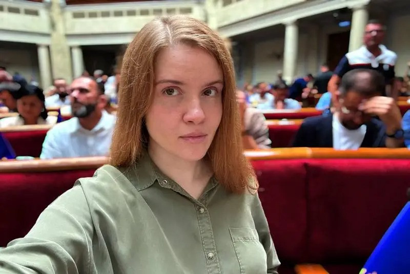 Hậu quả đó là không chỉ AFU phải chịu tổn thất nặng nề, mà rất nhiều gia đình quân nhân Ukraine cũng phải hứng chịu các cuộc tấn công bằng tên lửa dữ dội. Bezuglaya, một thành viên của Verkhovna Rada, một người được coi là đối lập với Tổng thống Zelensky, đã tức giận cáo buộc lãnh đạo AFU.