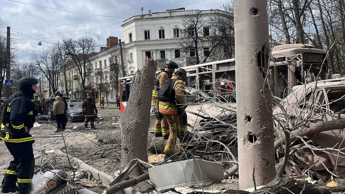 Cũng trốn thoát cùng lúc đó là Thống đốc tỉnh Sumy, Vladimir Nikolayevich Artyukh. Theo một số nguồn tin của Ukraine, ông Artyukh và thành viên của Verkhovna Rada của Ukraine, Ananchenko, cùng nhiều người khác đã bị chính quyền Ukraine bắt giữ.