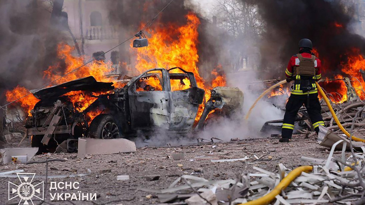 Có vẻ như việc kỷ niệm, là một hành động bất thường tại một quốc gia có chiến tranh như Ukraine, nhất là gần khu vực tiền tuyến. Một buổi lễ trao tặng huân chương, huy chương cho AFU đã được tổ chức công khai, và có sự tham gia của đông đảo sĩ quan, binh lính, dân thường, gia đình quân nhân.