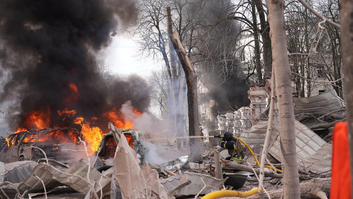 Lễ trao giải của AFU, đã “biến thành lò lửa" và những sĩ quan và binh lính AFU tham dự buổi lễ, là những người vừa hoàn thành nhiệm vụ ở mặt trận Kursk và nhận được huy chương; điều đang buồn là họ đã không chết ở chiến trường, mà chết ở nơi diễn ra lễ kỷ niệm.