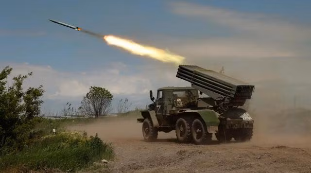 Theo các chuyên gia phân tích, nếu trong những tuần tới, NATO không thể tăng viện trợ quân sự toàn diện cho Ukraine; đồng thời AFU không đưa ra kế hoạch bổ sung quân bền vững trong vòng ba tháng tới, thì tuyến phòng thủ của AFU có khả năng phải đối mặt với sự sụp đổ về mặt cấu trúc trong chiến dịch mùa hè của RFAF.