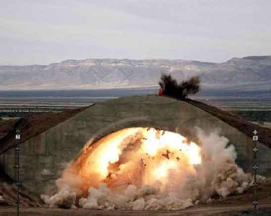 Theo thông tin, khi Không quân Nga thả một quả bom nhiệt áp, tất cả quân Ukraine trong vòng vài trăm mét đều bị ảnh hưởng vì sóng xung kích cực lớn do bom nhiệt áp tạo ra, khiến binh lính Ukraine đang ẩn nấp trong hầm, cũng không chống nổi sóng xung kích.