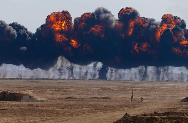 Đoạn video gây chấn động cũng cho chúng ta biết việc quân đội Nga thả bom nhiệt áp lần này, có thể coi là một đòn giáng mạnh vào quân đội Ukraine. Có thể tưởng tượng, dưới sự hủy diệt của bom nhiệt áp, xác suất sống sót của các binh sĩ trên chiến trường là không cao.