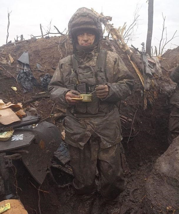 Mùa đông là vấn đề lớn nhất đối với Ukraine, và năm nay thậm chí còn hơn thế. Ukraine đã mất hầu hết các nhà máy điện và hầu hết các cơ sở năng lượng, làm thế nào để sống sót qua mùa đông lạnh giá nhất mà không có điện hoặc nhiên liệu là một vấn đề lớn. Ngay cả NATO cũng thừa nhận rằng mùa đông này sẽ là rất khó khăn đối với người dân và Quân đội Ukraine.